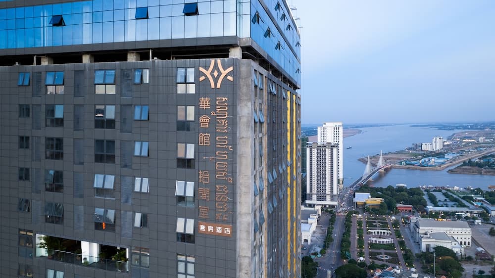 HUA CLUB SPACE BELONG TO TIME