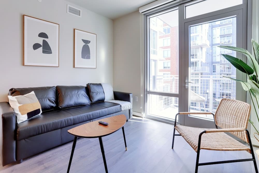 Bright Apartment with Great Amenities