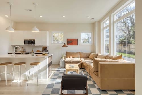 Stunning New Build in East Nash Minutes to Broadway The Stage by Avantstay