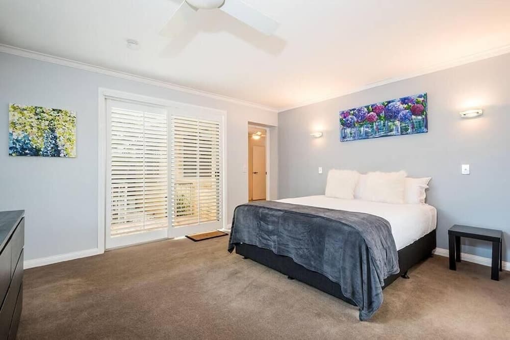 4 BDRM Pet Friendly Home 200m to Creek