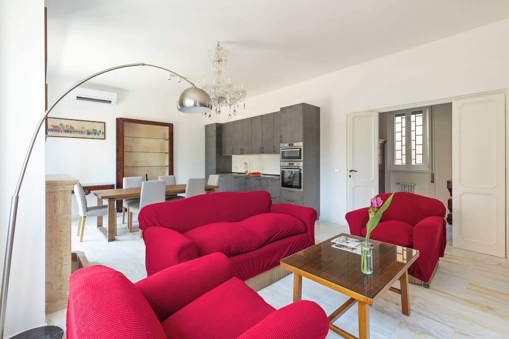 Bright And Spacious Family Apartment In Parioli