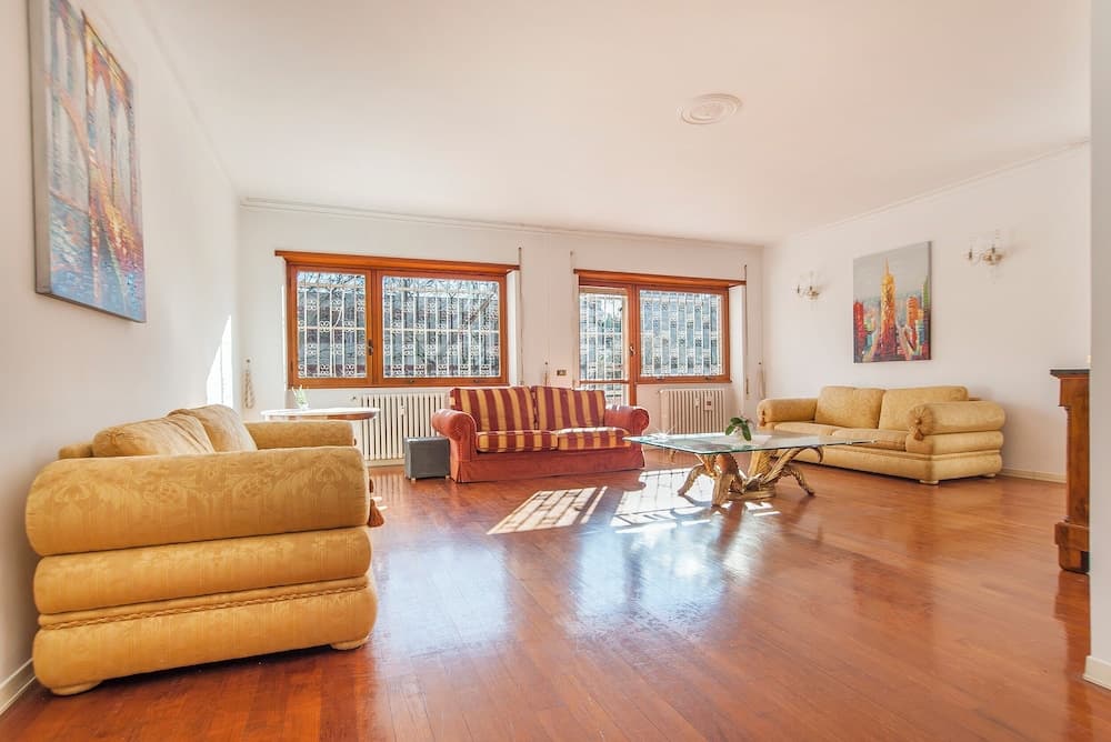 Eur Luminous And Large Family Terrace Apartment