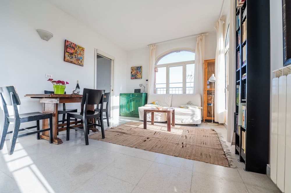St. John Basilica Lovely Tower Apartment