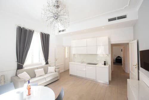 Vatican Beautiful 2Br Apartment