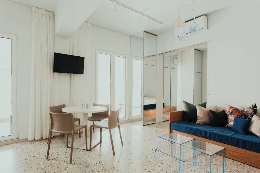 MGM Residencies - Miaouli