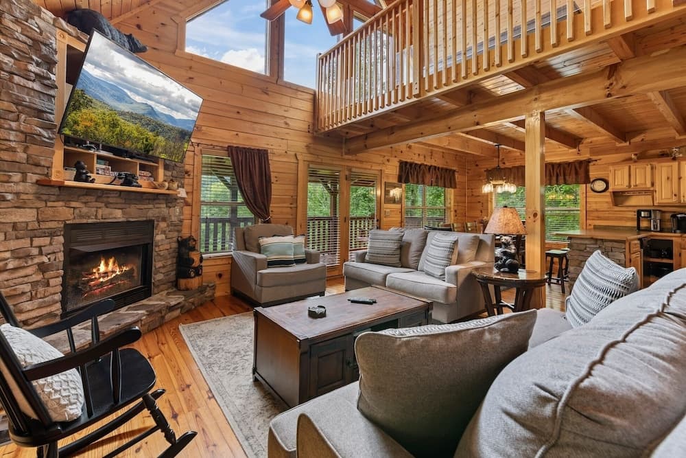 Triple Mountain View Stunning 4 BDR Cabin w/ Private Hot Tub, Game Room