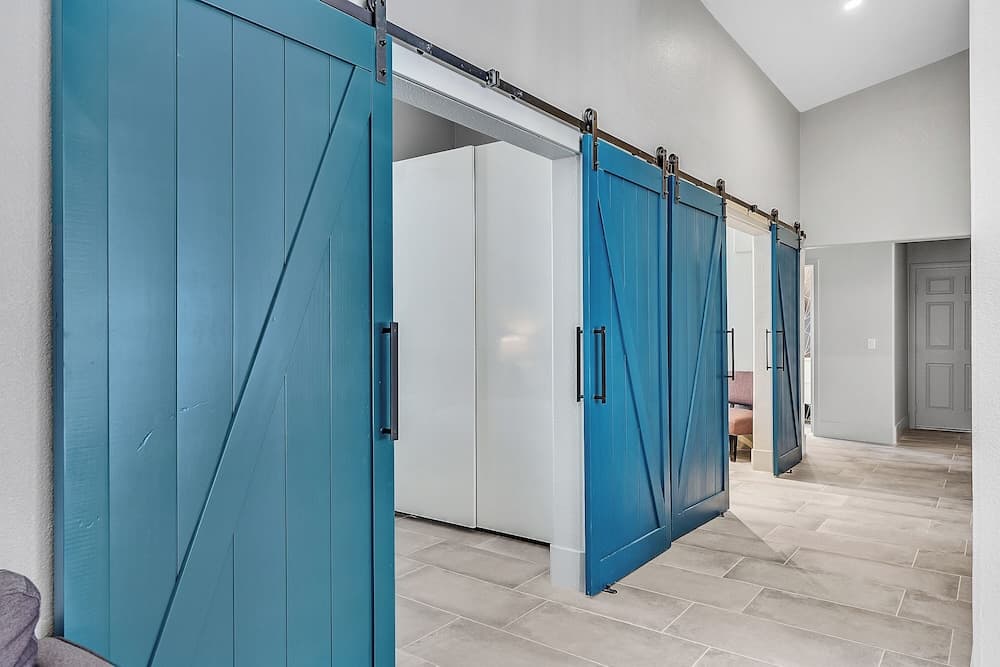 Villa - 8 Bedrms 5 Bths 15 Beds