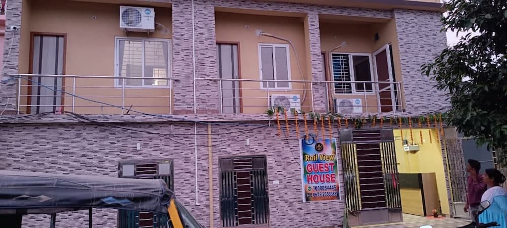 Goroomgo Rail View Guest House Puri