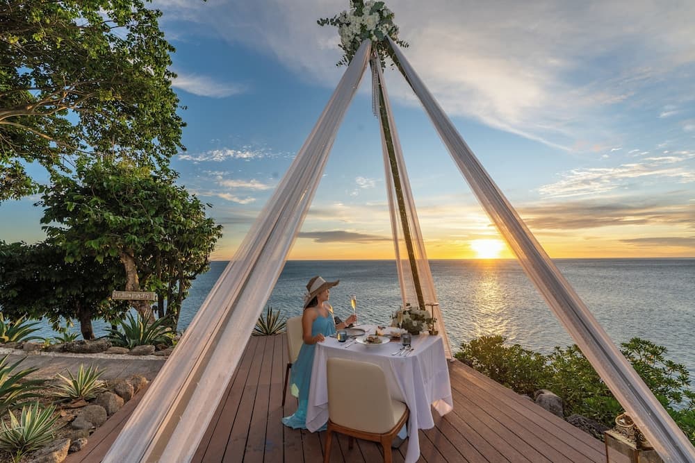 Anona Sunset Boutique