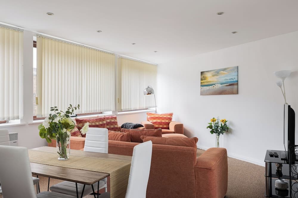 Penthouse With Views Across London