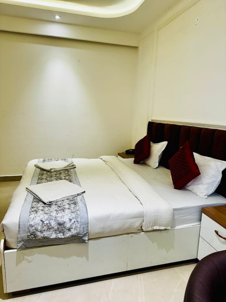 Hotel Prince Inn By DSY Hospitality