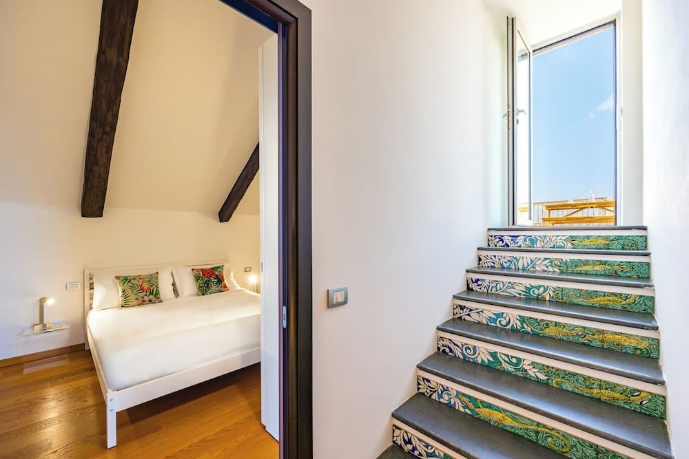 Un Terrazzo Panoramico su Napoli