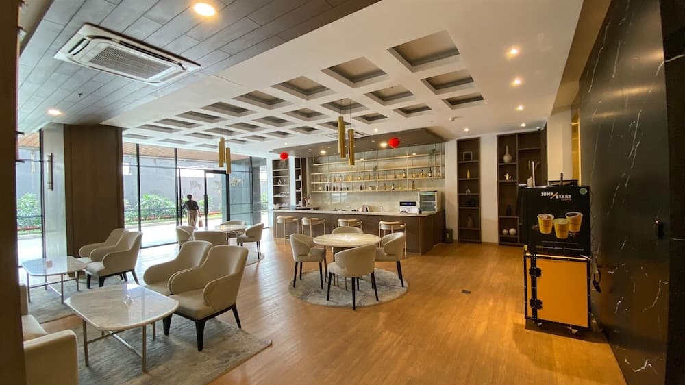 Good Deal And Comfortable Studio Loft At Kingland Avenue Apartment