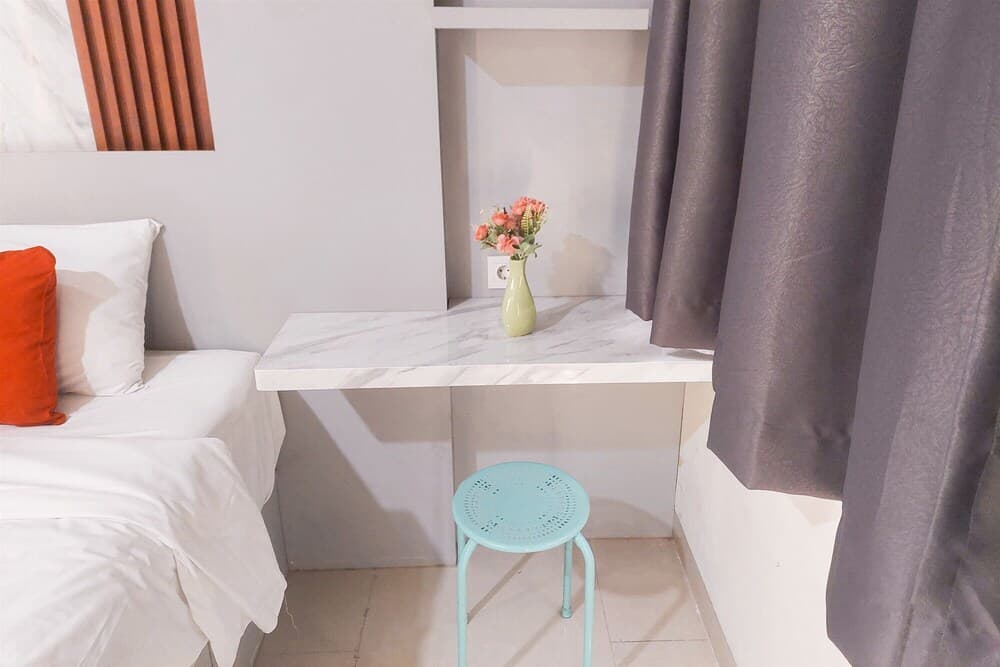 Spacious And Homey Studio Apartment At One Narita Residence