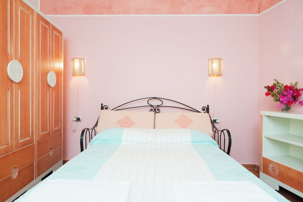 Residence with pool in Campulongu