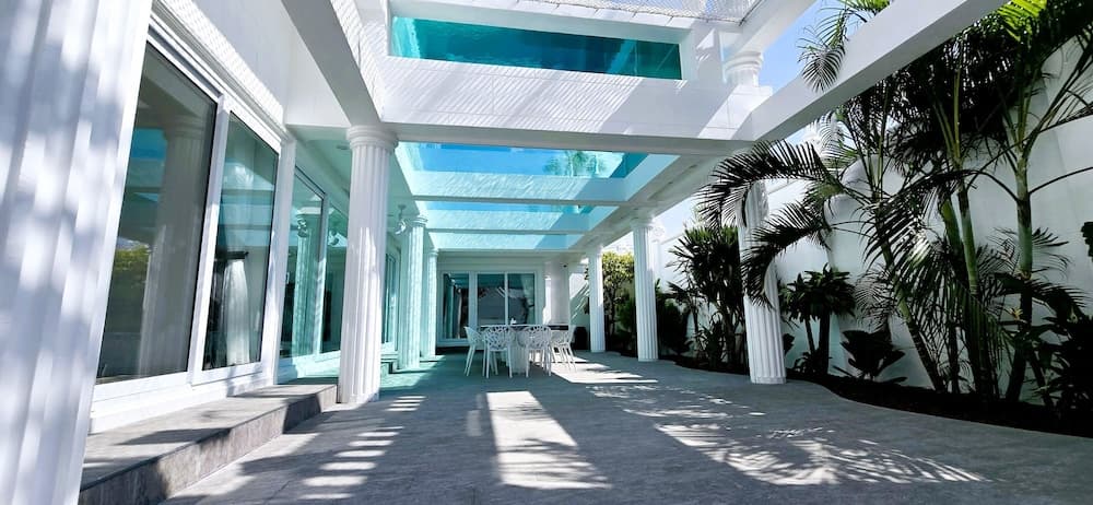 STARLAND Luxury Pool Villa Pattaya 8 Bedrooms