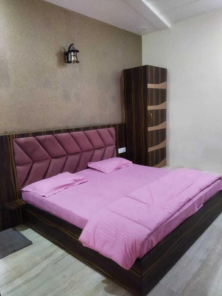 Hotel SR Siddhivinayak