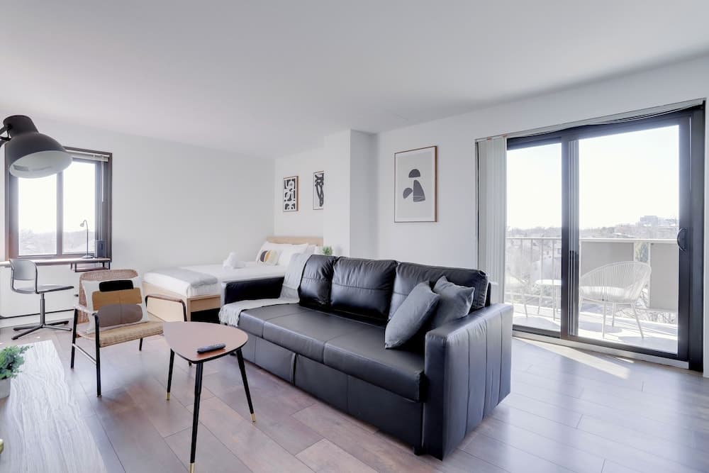 Executive Studio in Clarendon