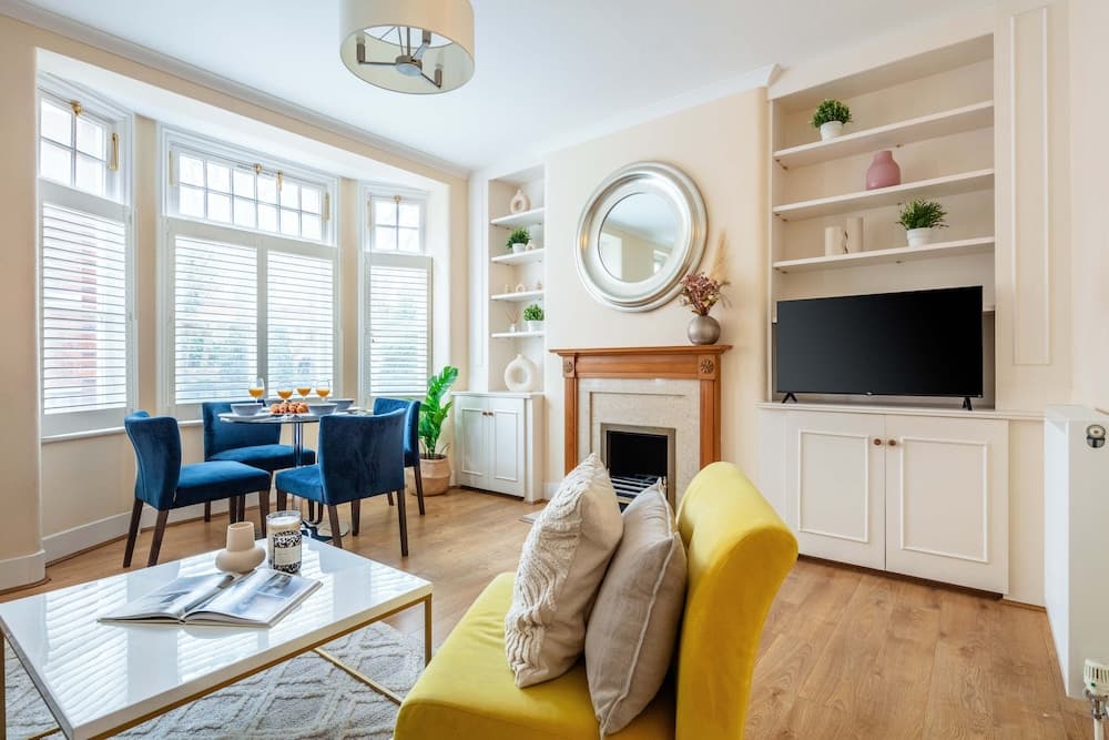 Stylish 3BR 2BA in Mayfair by Hyde Park