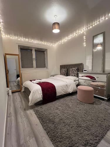Flat-sleep2bathtub-netflix-heart of London-balcony