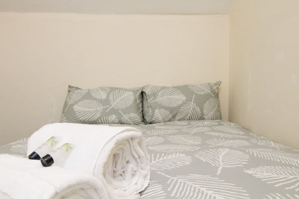 Room 4 Mayflower road guest house