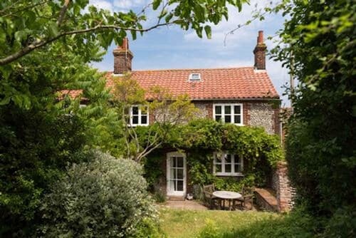 Host Stay Marlpit Cottage
