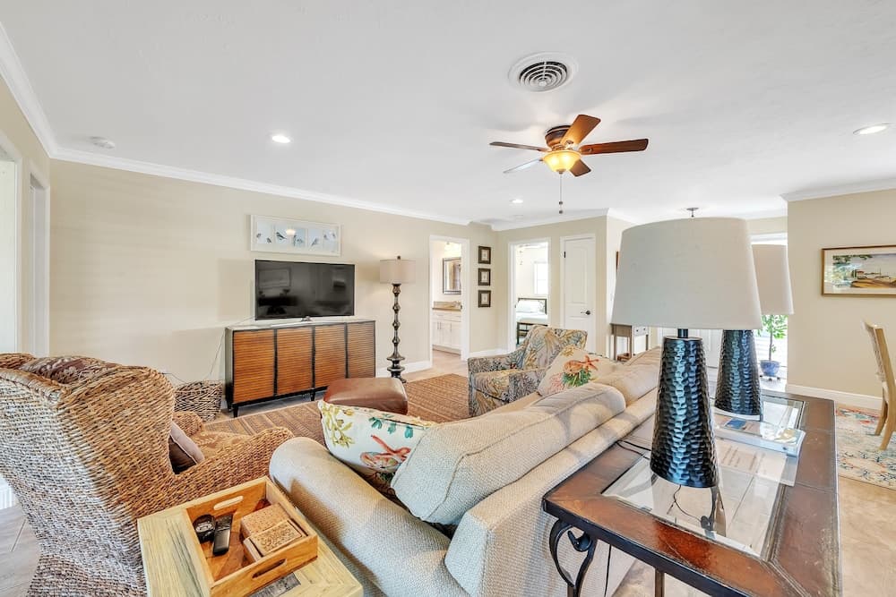 Beautiful Pool Home Near Siesta Key Beach 2 Bedroom Home