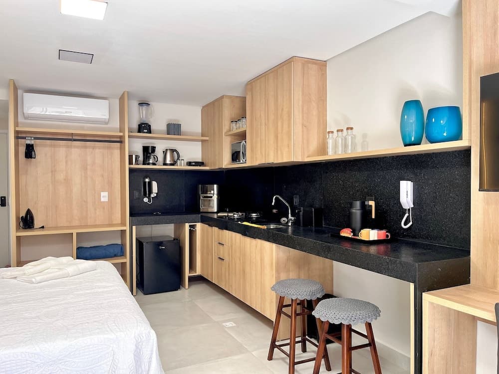 Hyde Park Terrace - by Living