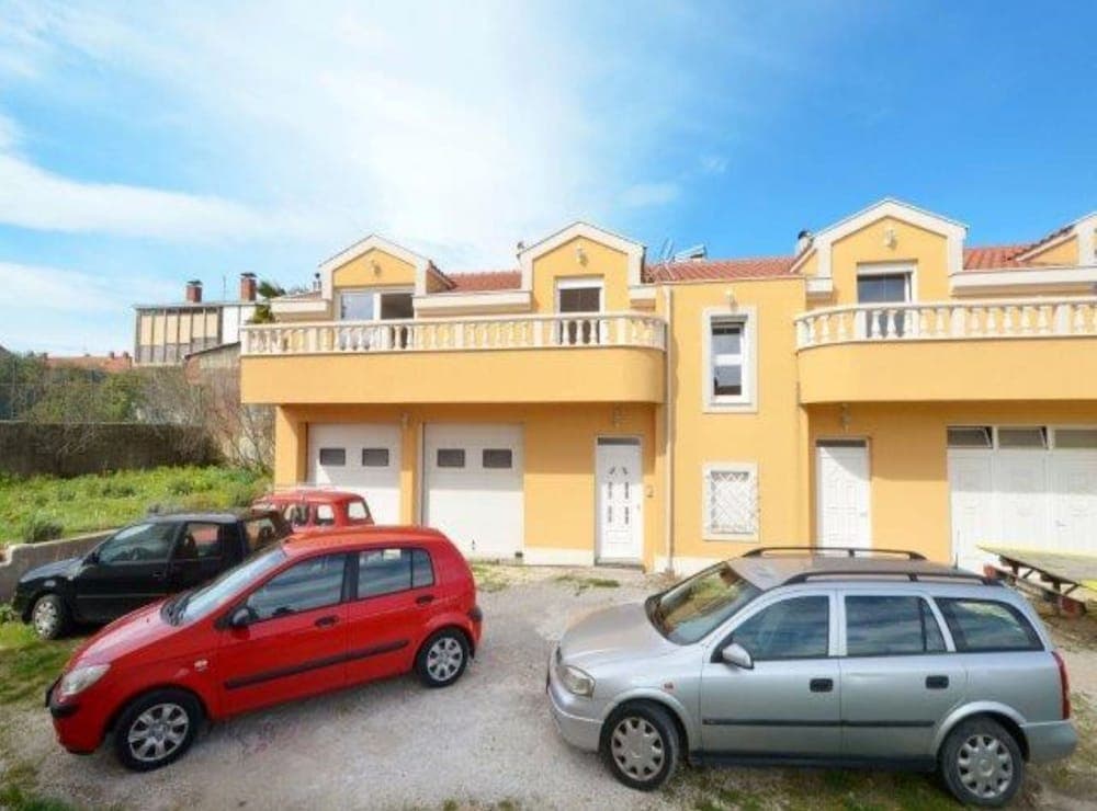 Bright Kaštela Apartment With Balcony and Private Parking