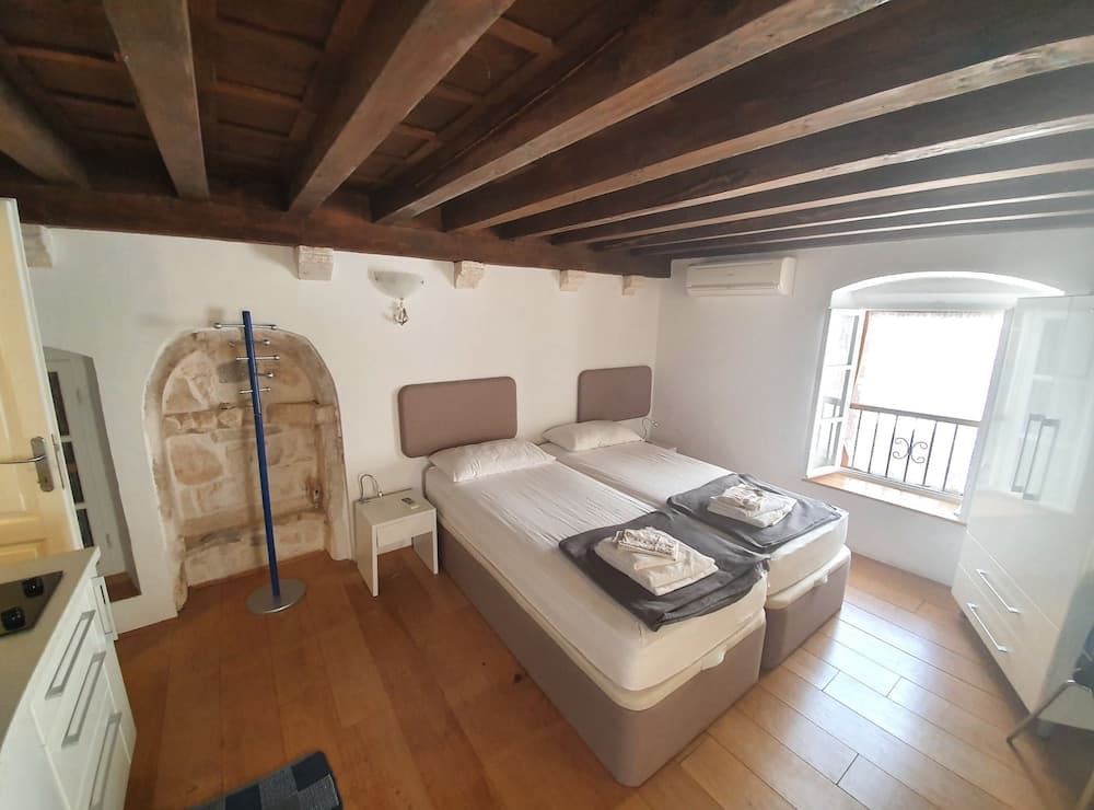 Cozy Nest Old Town Hvar Apartment