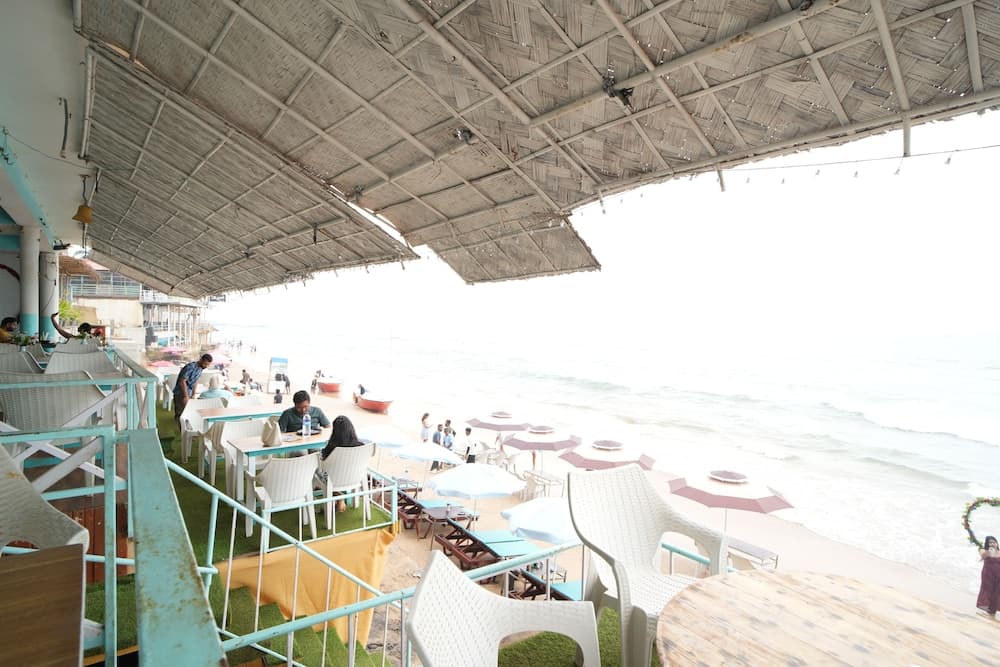 Janet & Johns Beach Resort Since 1989