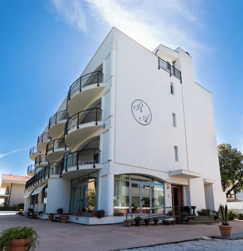 Altamira Residence