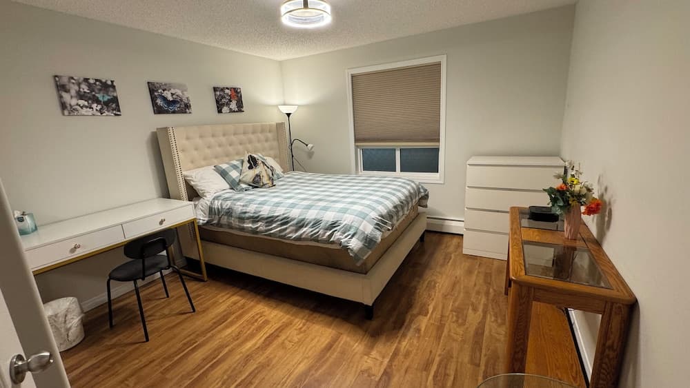 MainFloorCondo CozyFurnished Independent