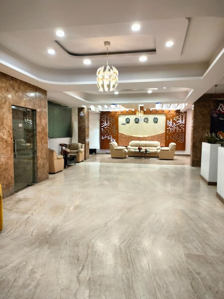 Hotel Rainbow Tower Airport Zone