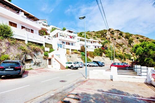 House in Rosas With Waterfront & Beach Nearby