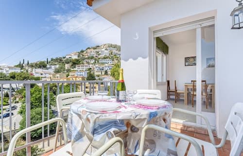 Apartment With Scenic View
