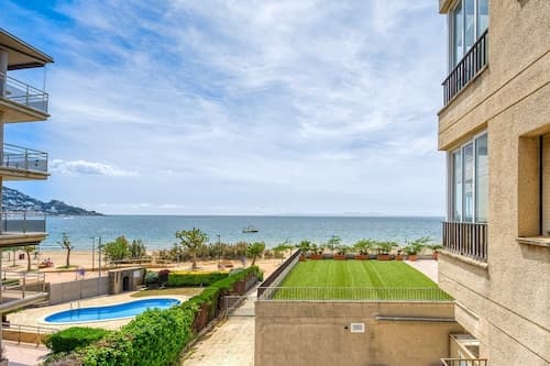 Apartment in Roses Near Platja del Eastrell