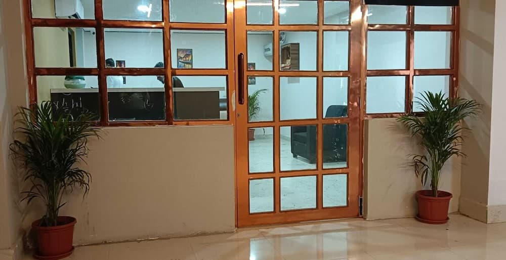 HOTEL BLACK GRAPES INN