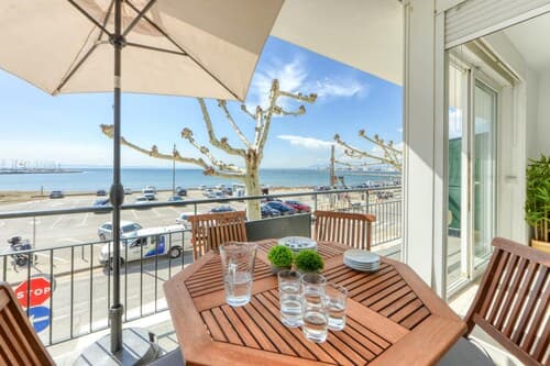 Apartment in Roses With Waterfront Views