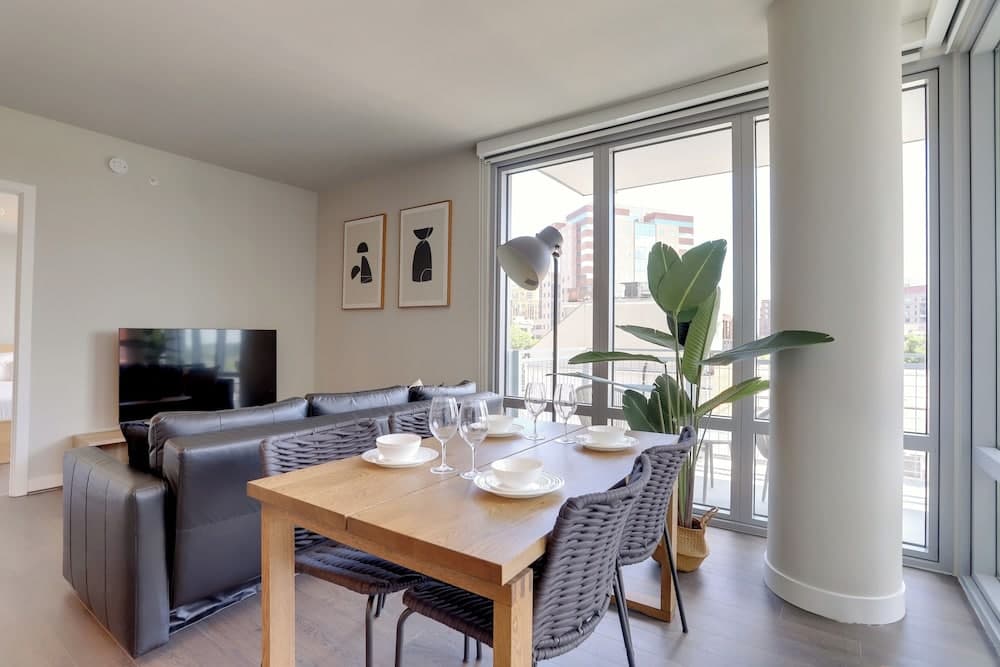 Clarendon Apt Near Subway