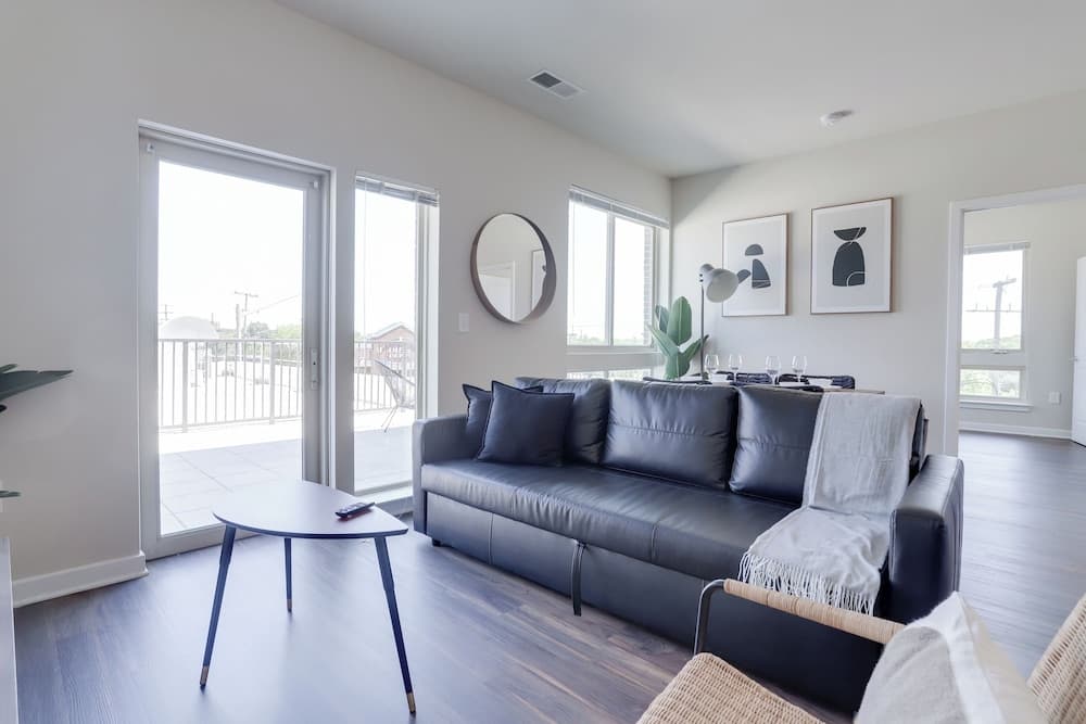 Spacious 2BR Apt with Den W Balcony