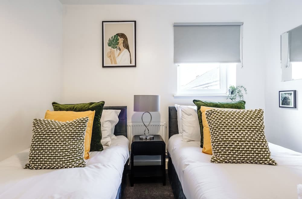 Whitchurch 2 Bedroom Flat near Hospital