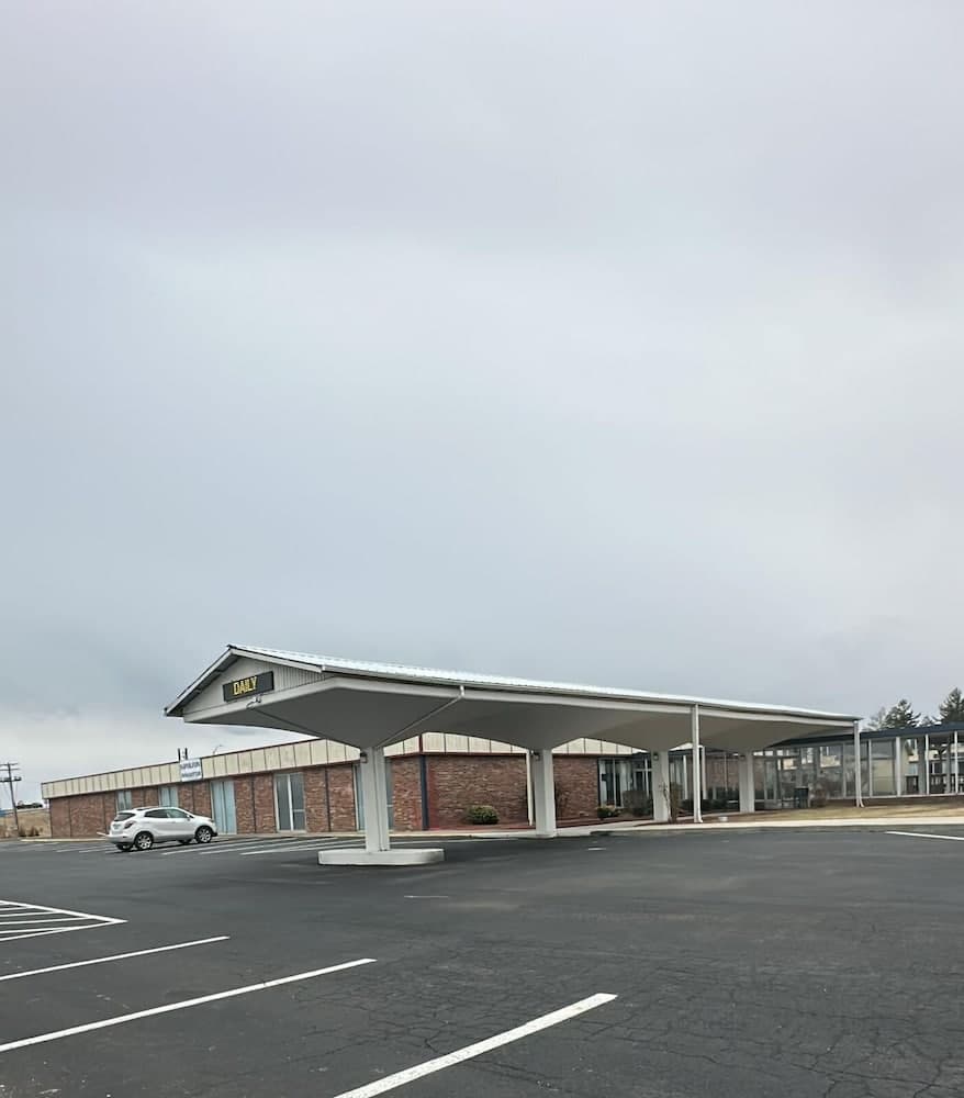 Napoleon Inn & Suits