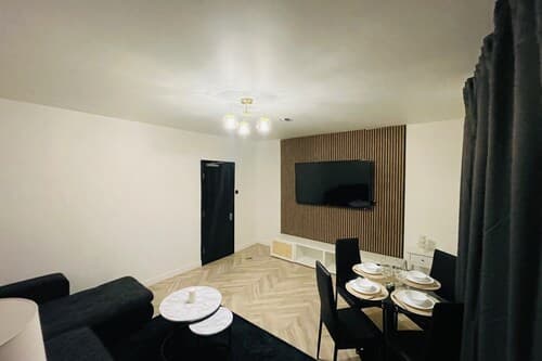 Oxford Charm Apartment-comfort in Prime Location
