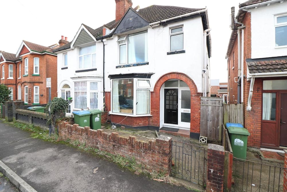 Mayflower road guest house room 1