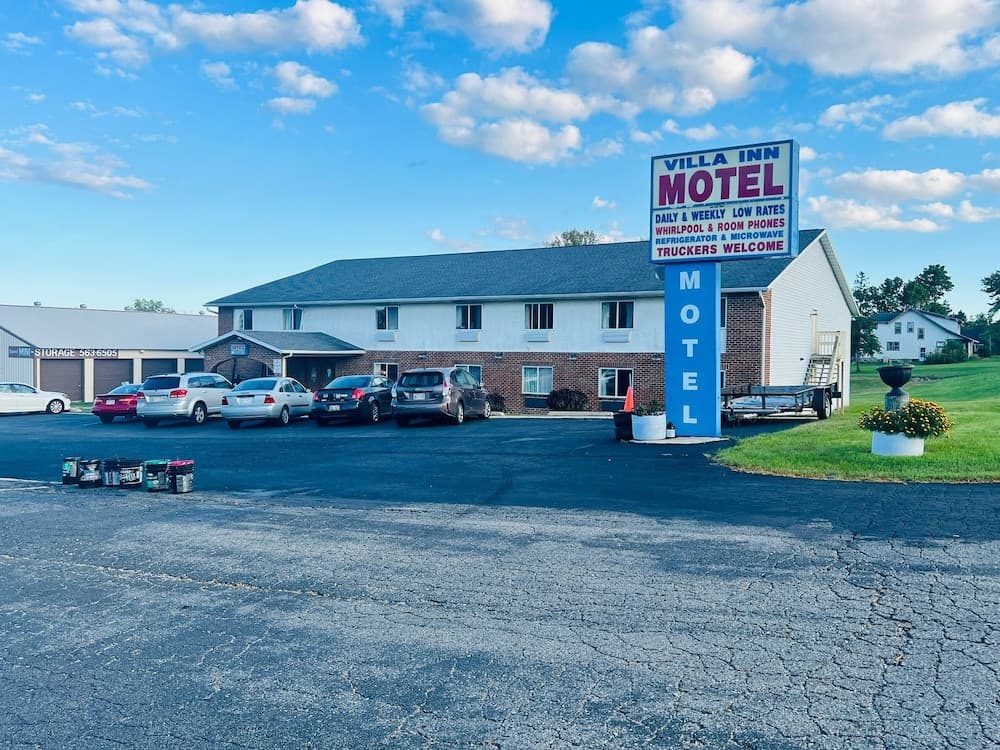 Villa Inn Motel Near Hwy 12 WI Capital O