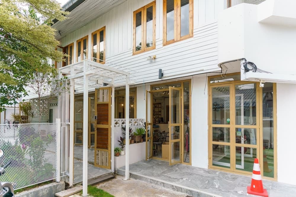 Sherva101 Home and Hostel