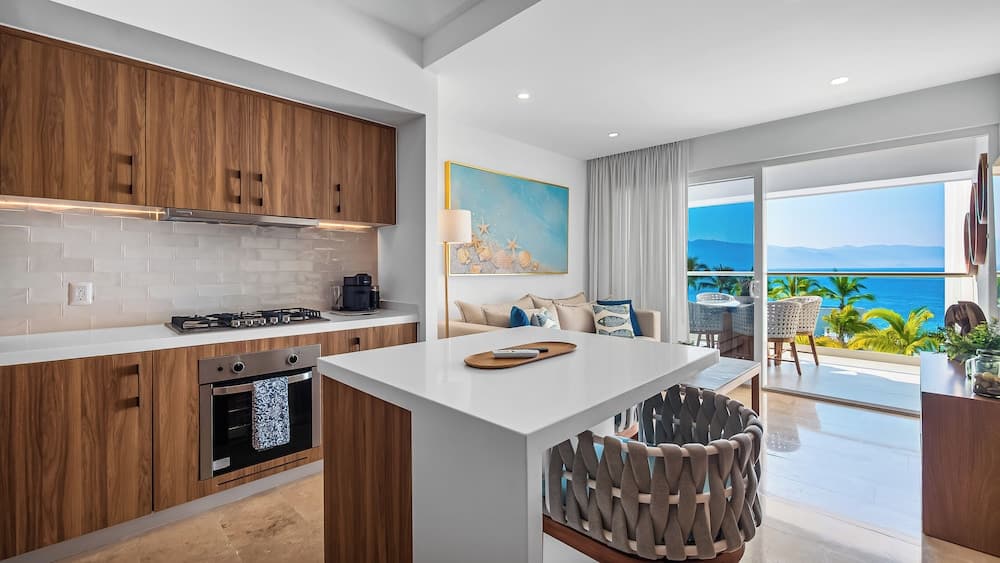 Oceanfront 1BR with Balcony & Pool