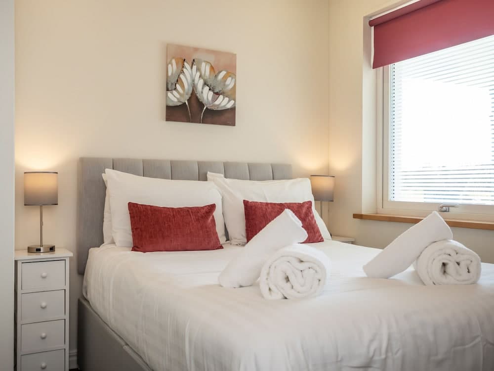 Luxury Lodge w/ Hot Tub on 400-Acre Estate