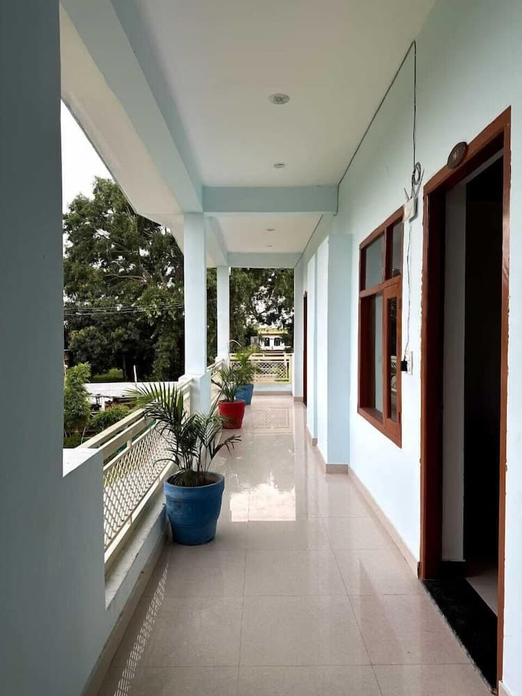 Kuyal Corbett Resort